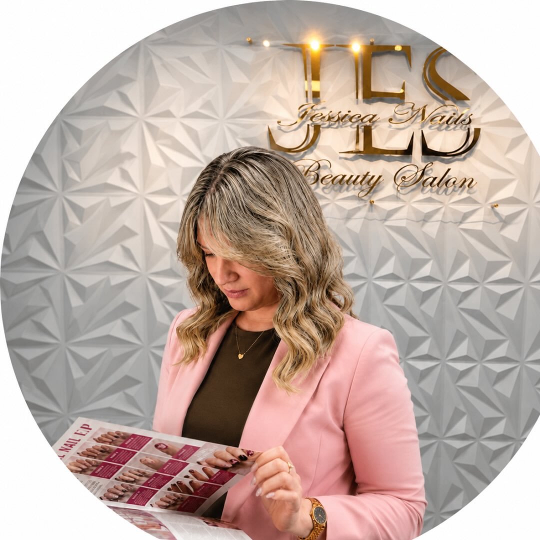 Jessica, nail artist in Miami