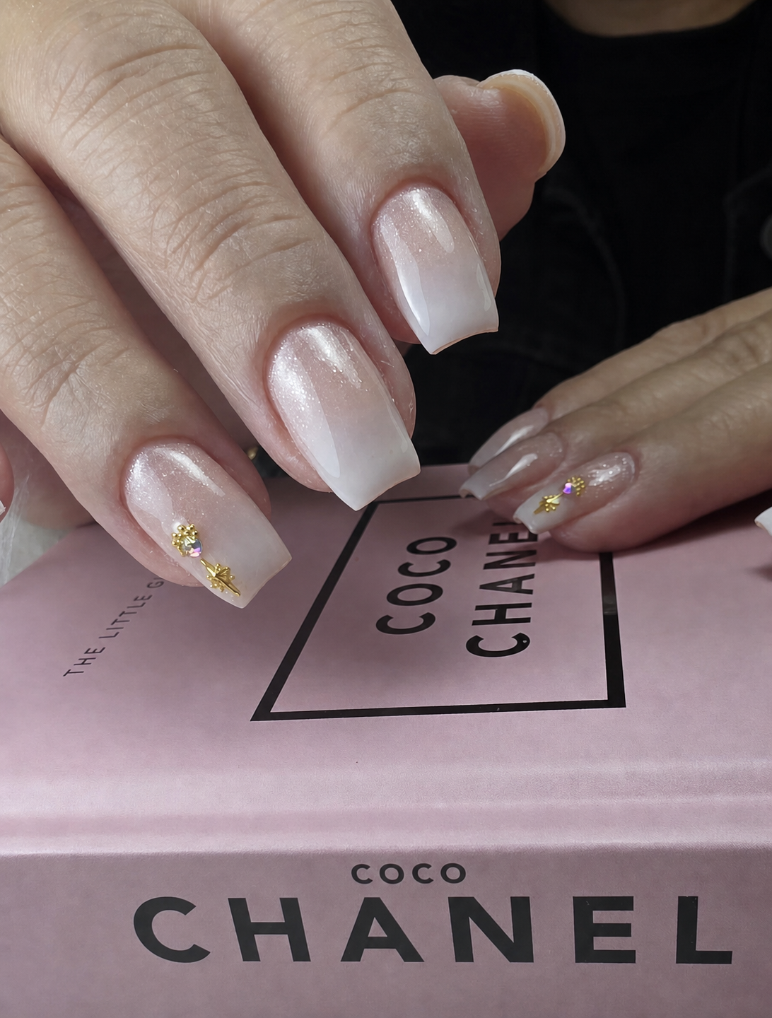 Soft ombre manicure with delicate gold charms